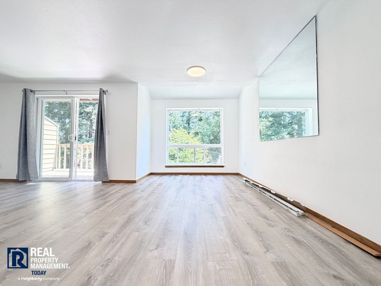 1317 Contra Costa Ave - Photo 7 of 24