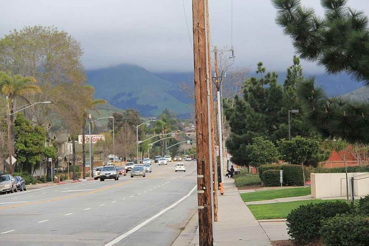 572 E Foothill - Photo 4 of 5