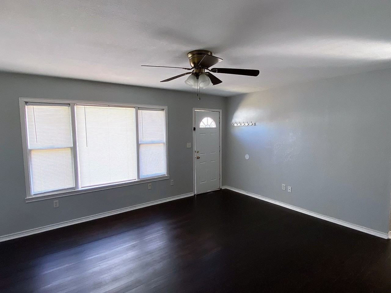 225 Saint Johns St - Photo 2 of 9