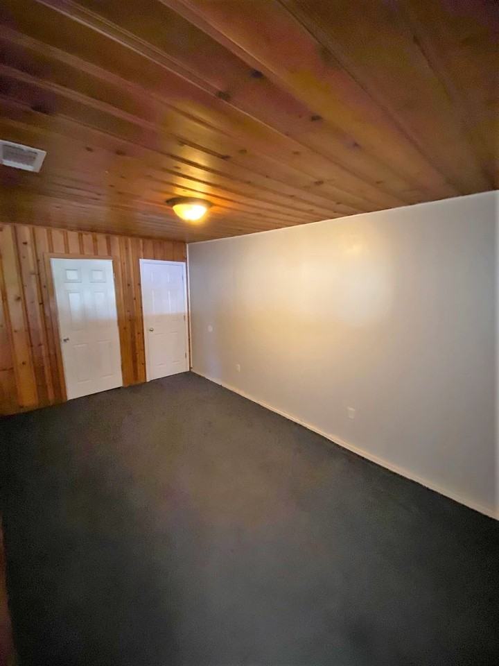 225 Saint Johns St - Photo 6 of 9
