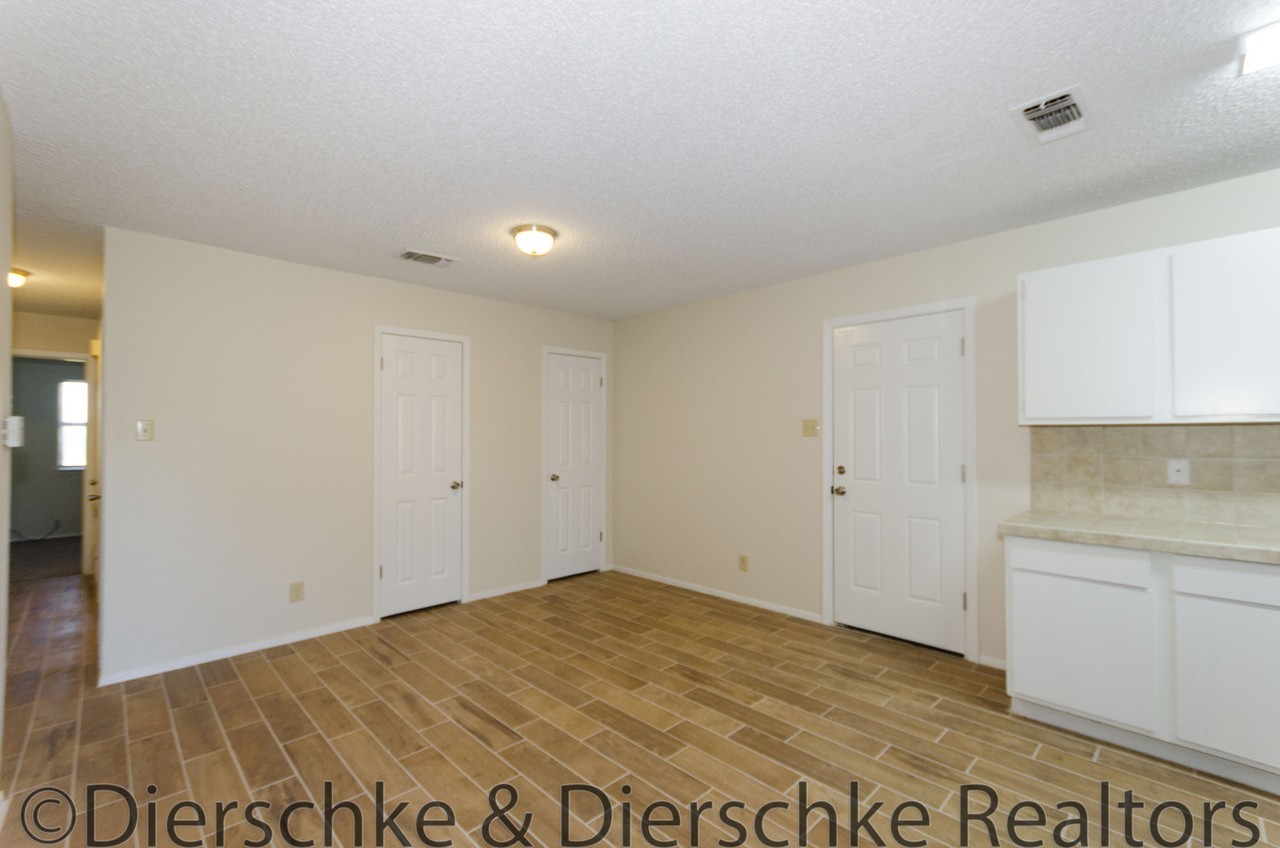 830 Van Zandt St - Photo 2 of 15
