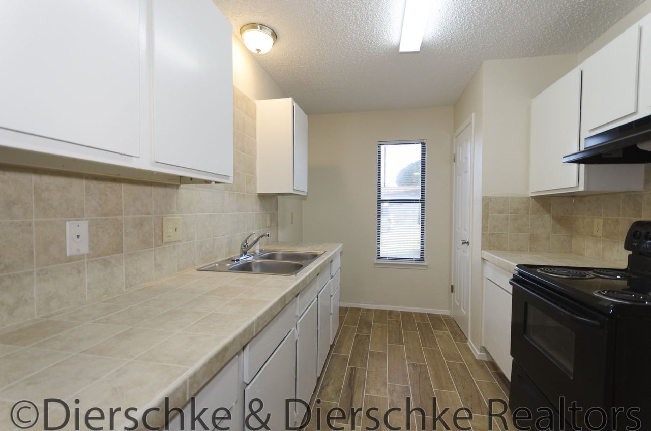 830 Van Zandt St - Photo 4 of 15