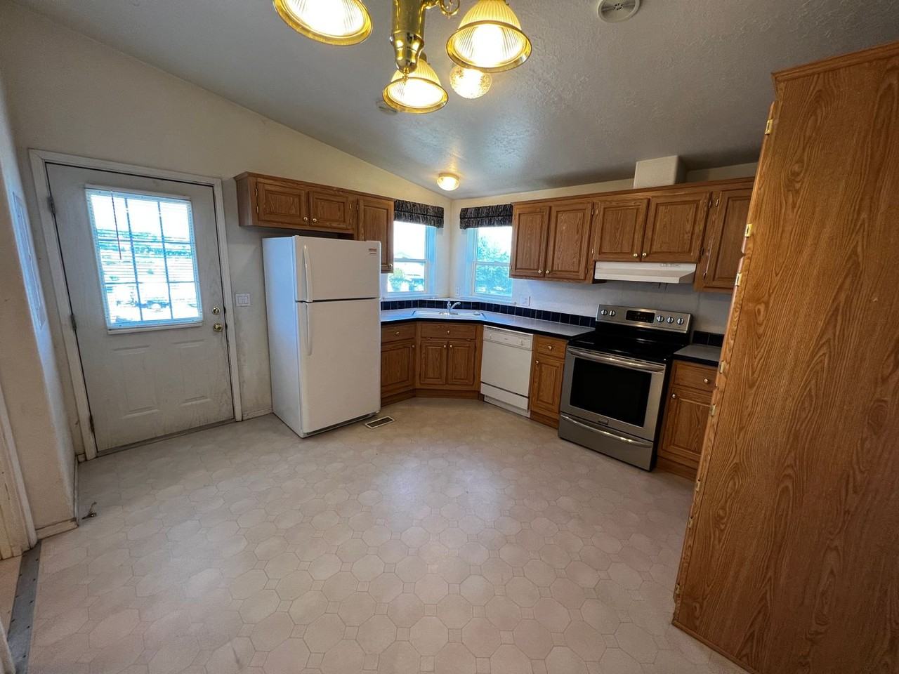 3040 Sw River View Dr - Photo 3 of 17