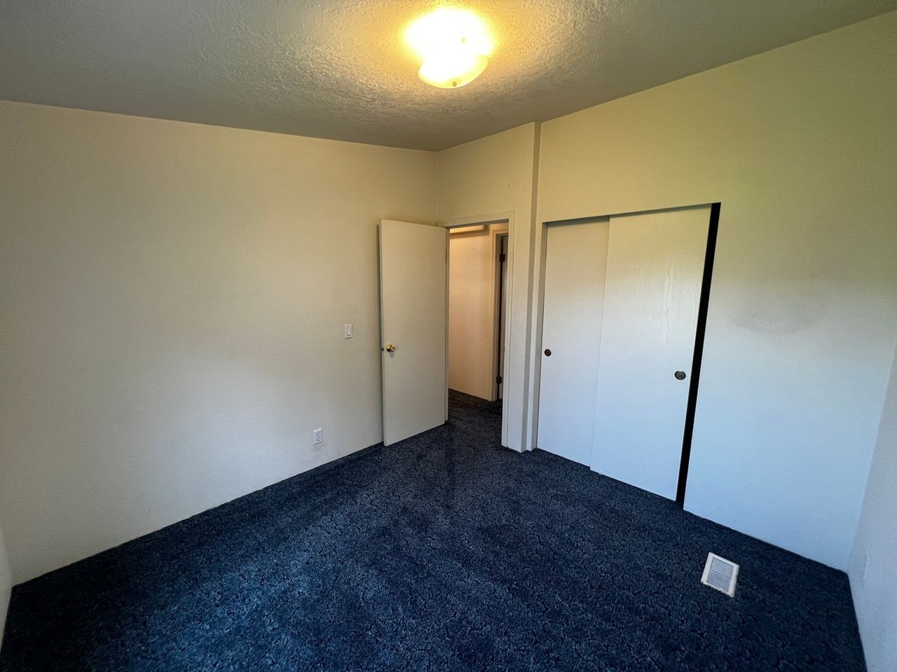 3040 Sw River View Dr - Photo 2 of 17