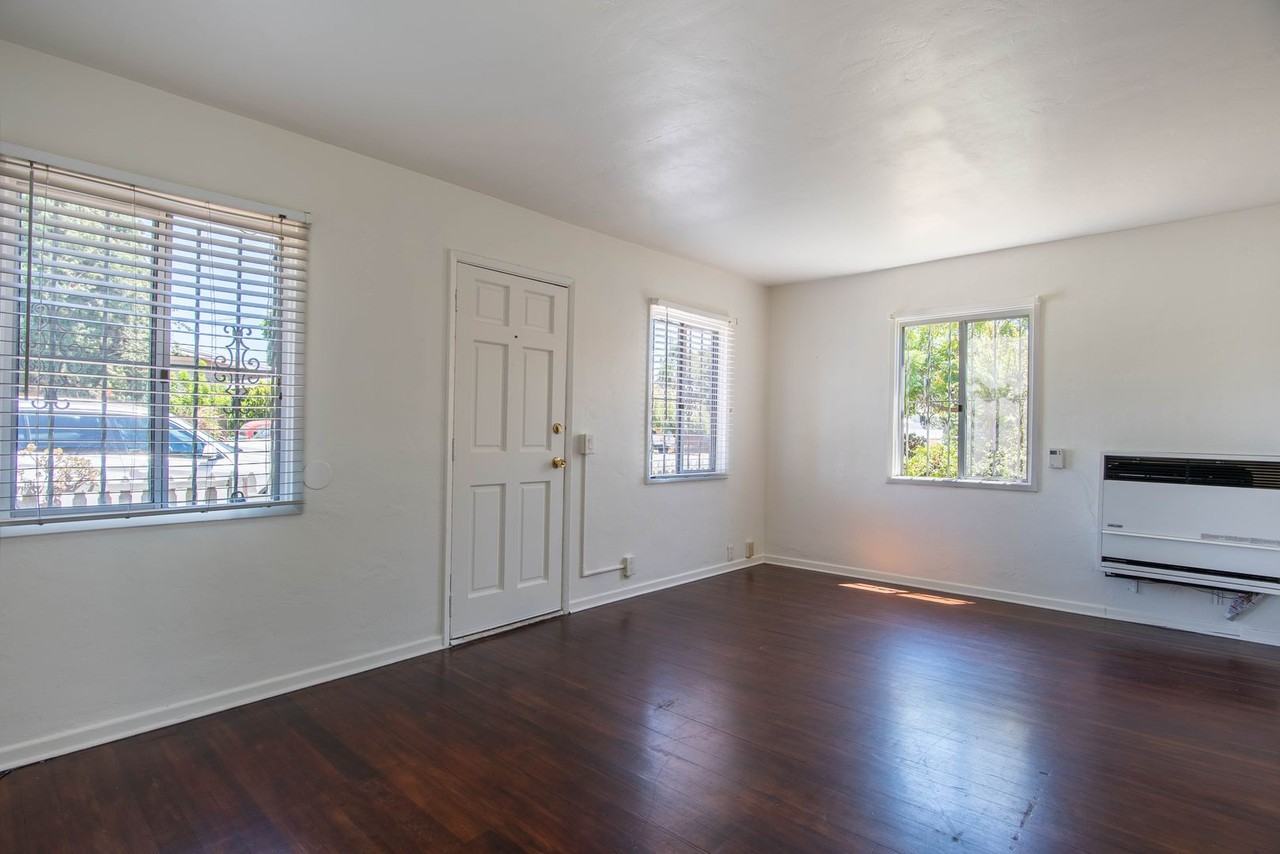 3043 Myrtle Ave - Photo 3 of 18