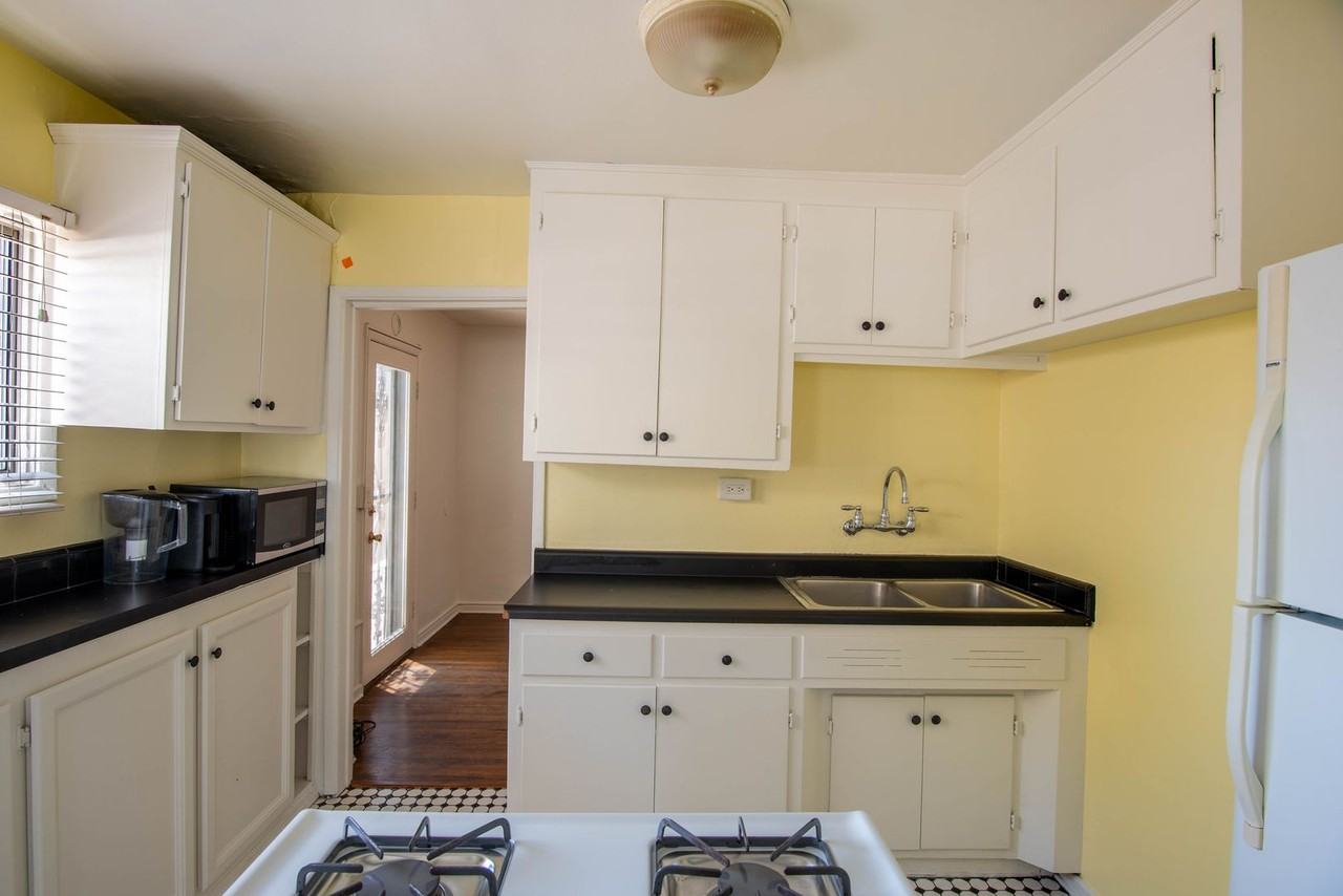3043 Myrtle Ave - Photo 4 of 18