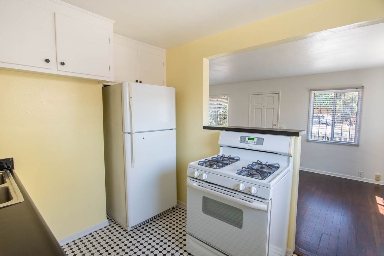 3043 Myrtle Ave - Photo 5 of 18