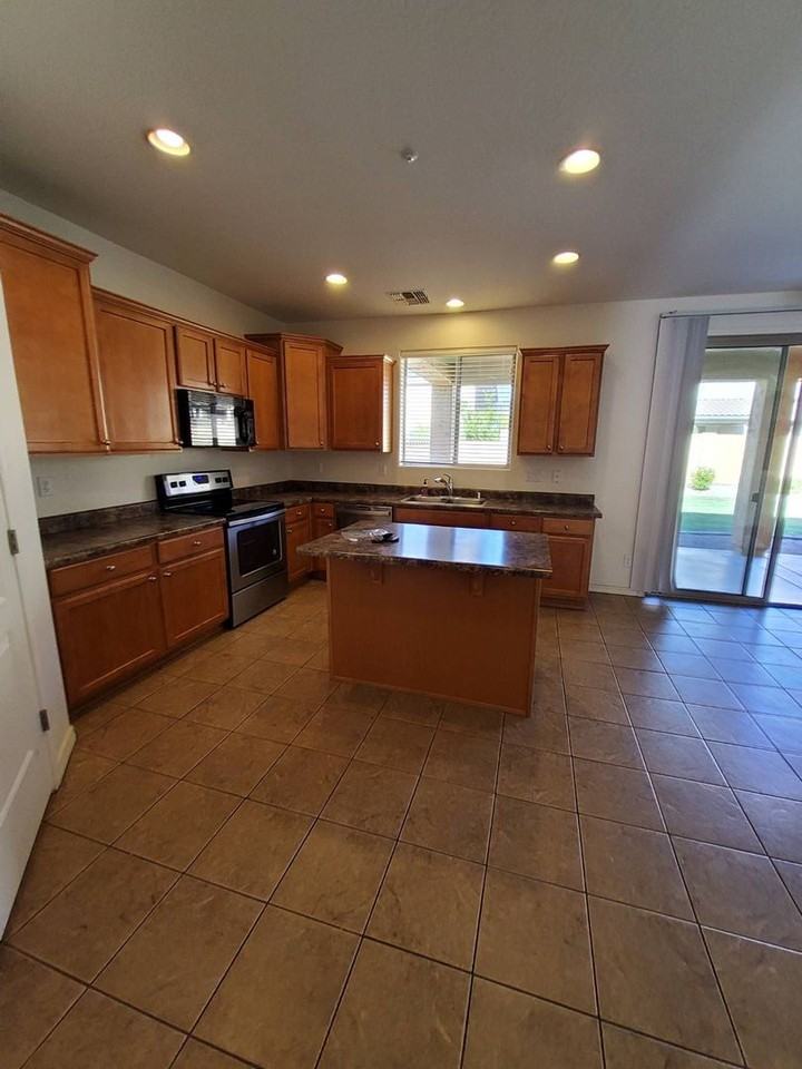 8998 W Plum Rd - Photo 3 of 18