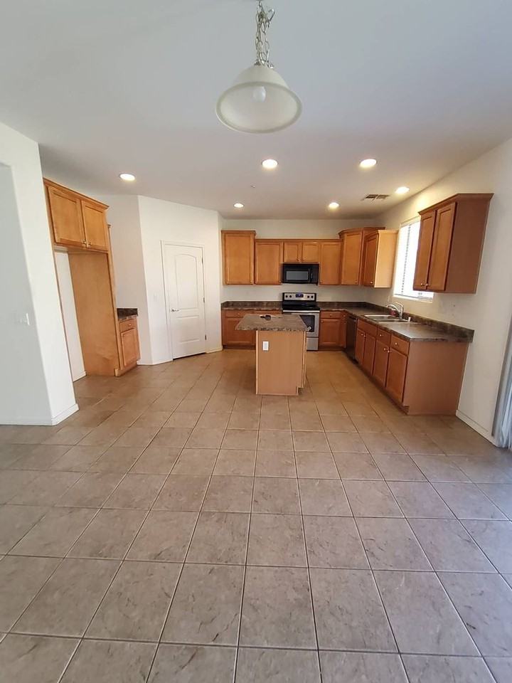 8998 W Plum Rd - Photo 4 of 18