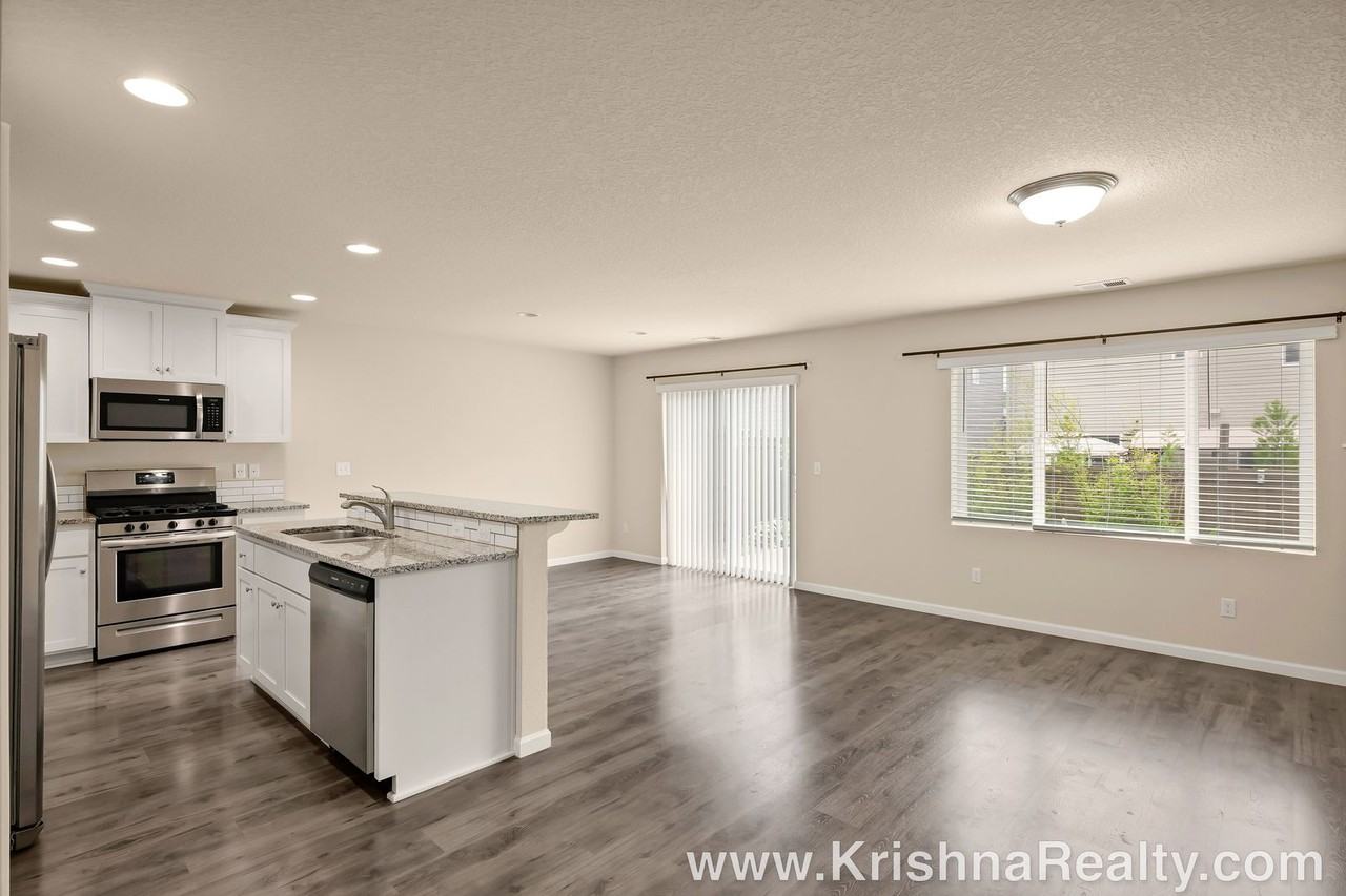 7443 Nw 164th Ave - Photo 3 of 24