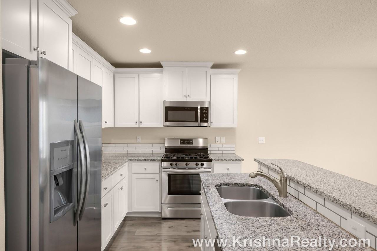 7443 Nw 164th Ave - Photo 5 of 24