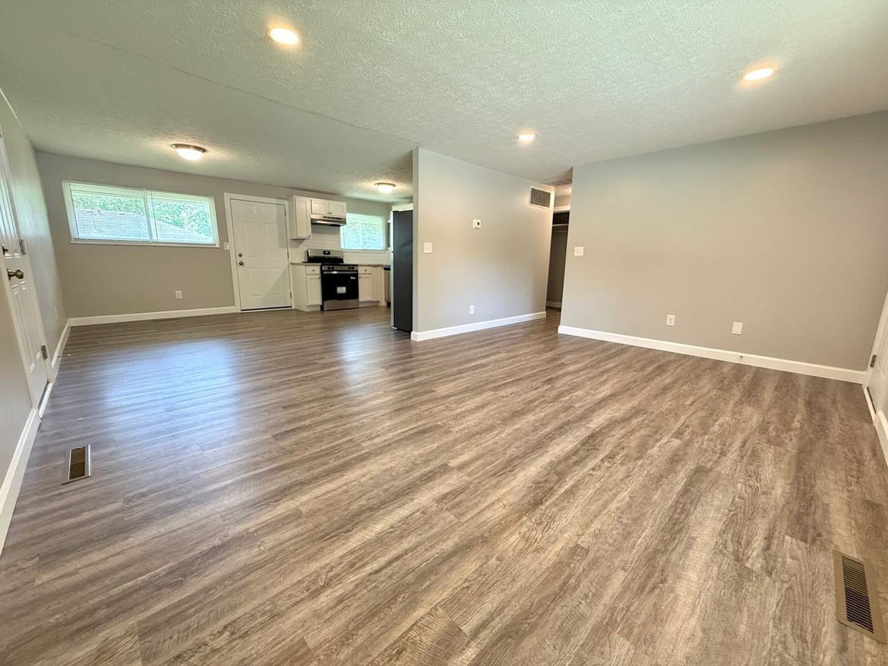 4409 Primrose Ln - Photo 3 of 19