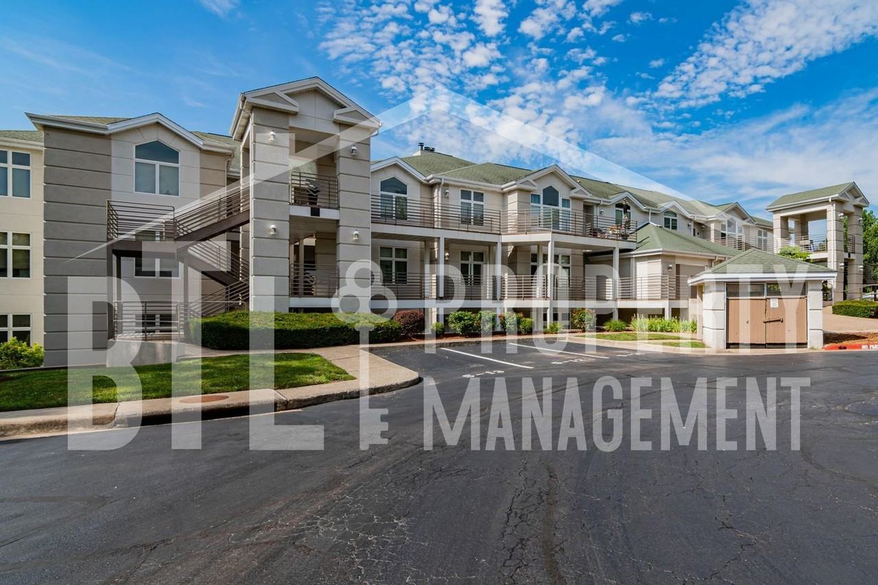 120 Oxford Ct #1