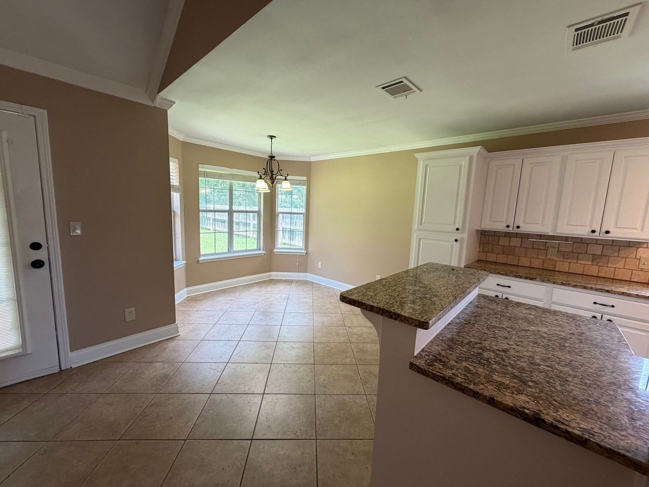 614 Alex Way - Photo 3 of 14