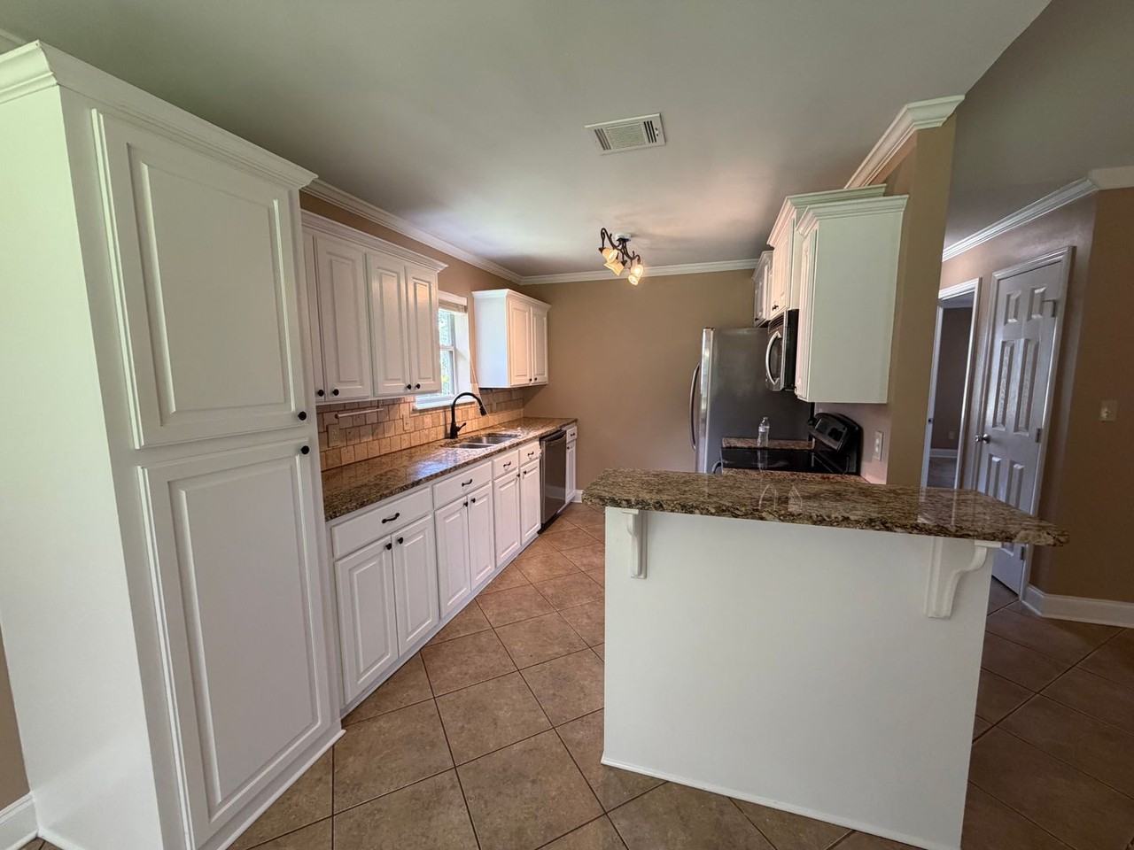614 Alex Way - Photo 4 of 14