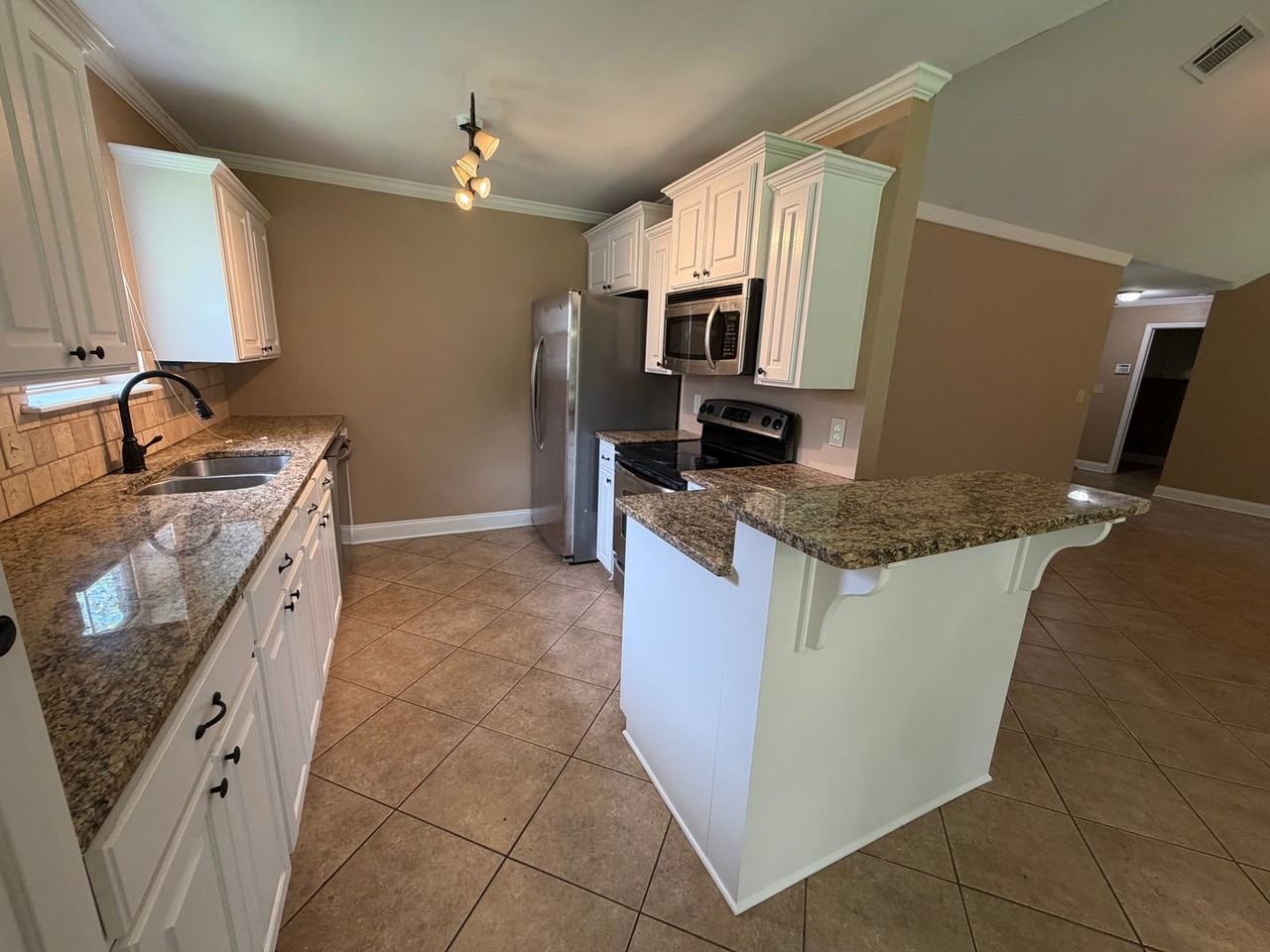614 Alex Way - Photo 5 of 14