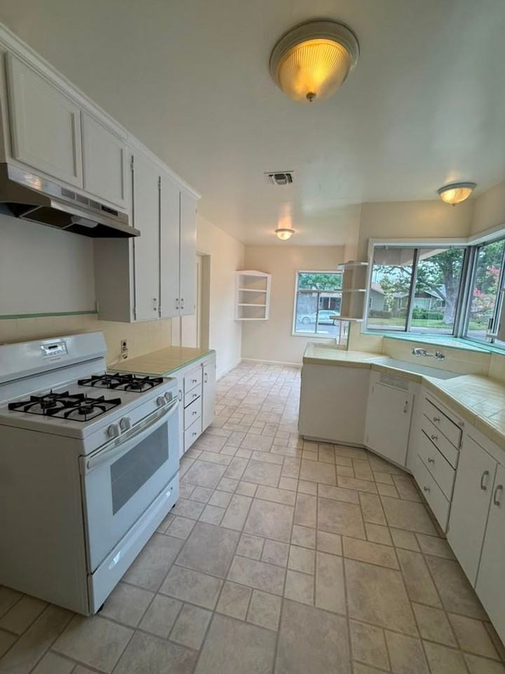 2272 8th Ave - Photo 2 of 19