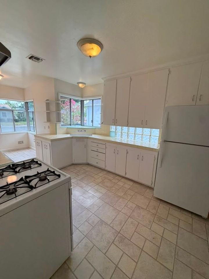 2272 8th Ave - Photo 3 of 19