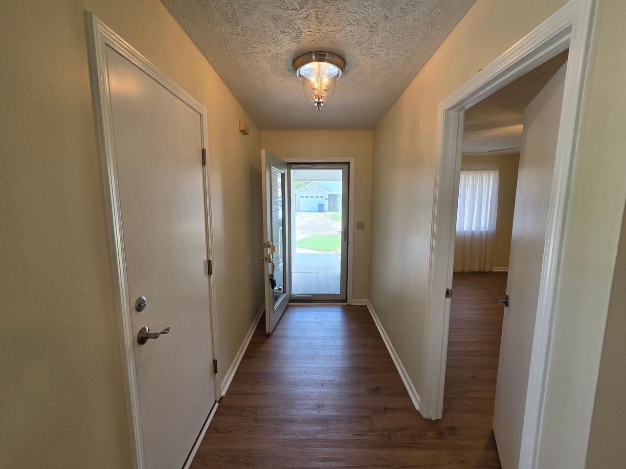 4012 Woodridge Rd - Photo 2 of 26
