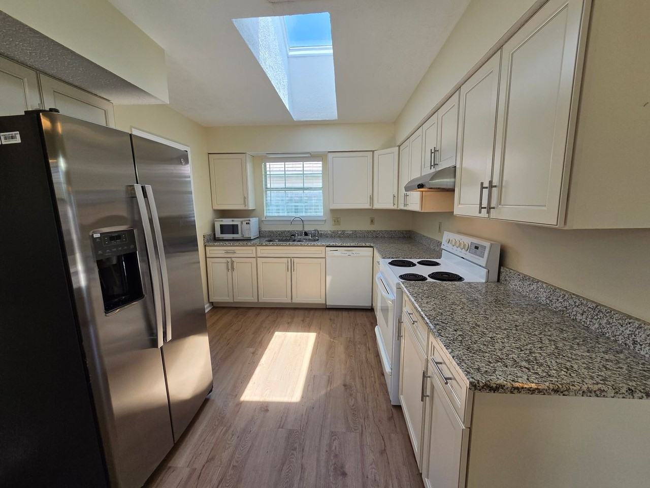 4012 Woodridge Rd - Photo 7 of 26