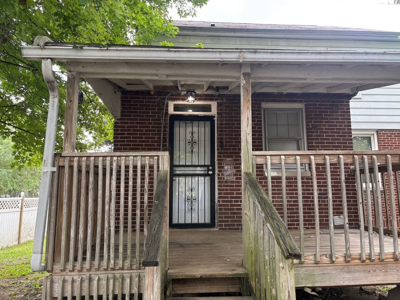 516 Wrexham Ave - Photo 3 of 20
