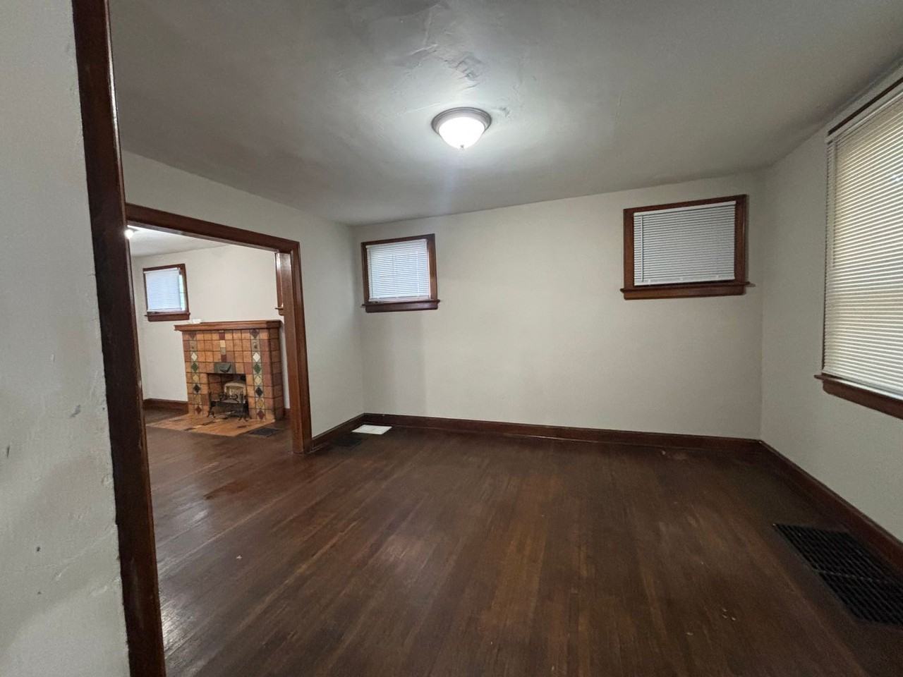 516 Wrexham Ave - Photo 6 of 20