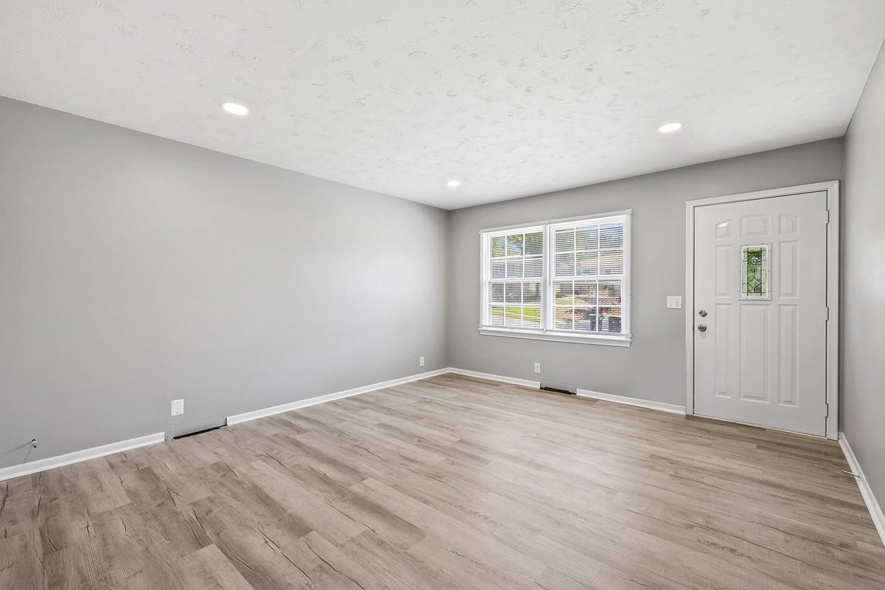 5508 S 122nd St - Photo 7 of 32