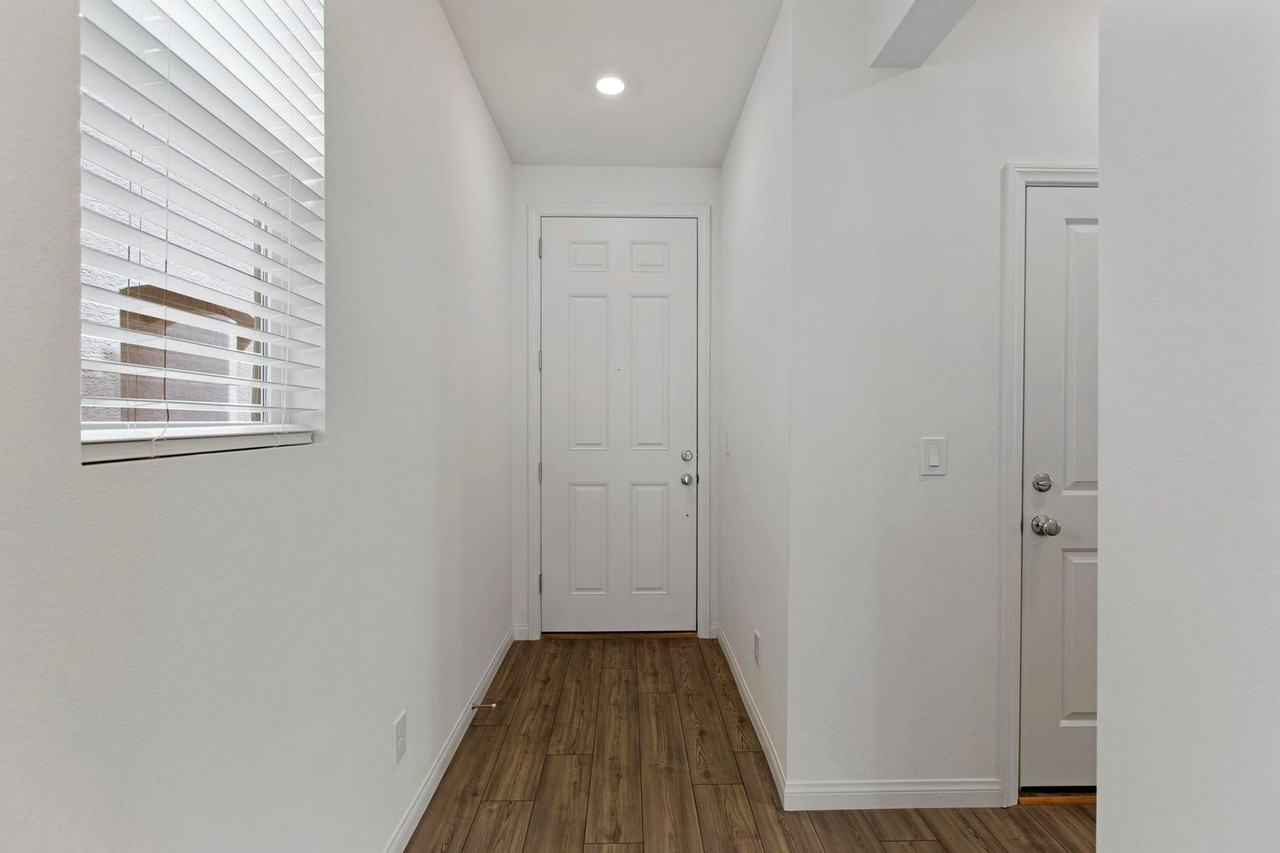 10183 Glowing Amber St - Photo 2 of 44