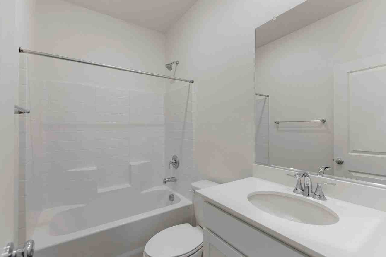 10183 Glowing Amber St - Photo 3 of 44