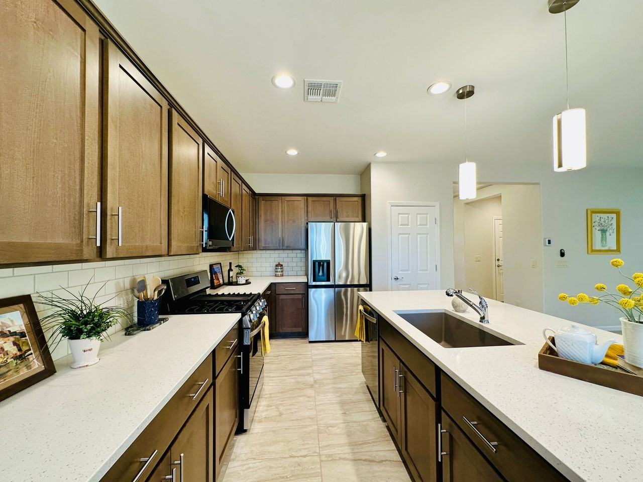 1436 E Basalt Dr - Photo 3 of 23