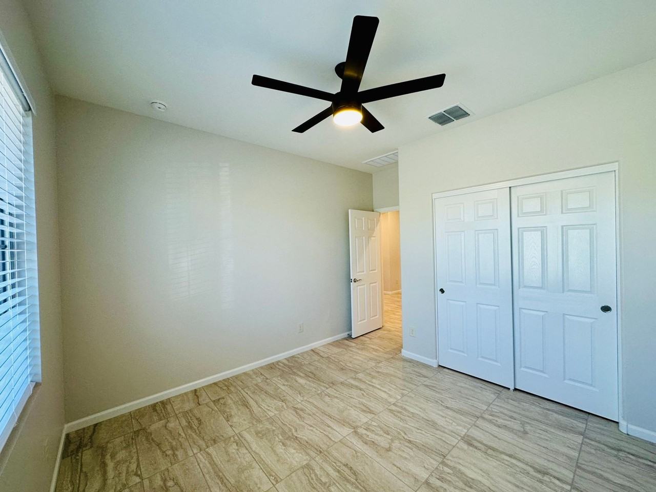 1436 E Basalt Dr - Photo 5 of 23