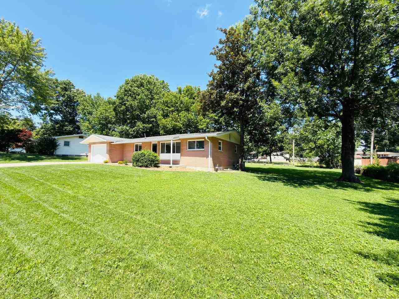 79 Ruth Dr - Photo 2 of 29