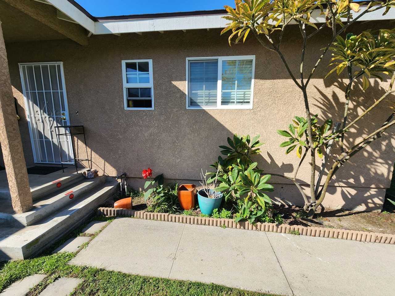 1442 W Valencia Dr - Photo 3 of 21
