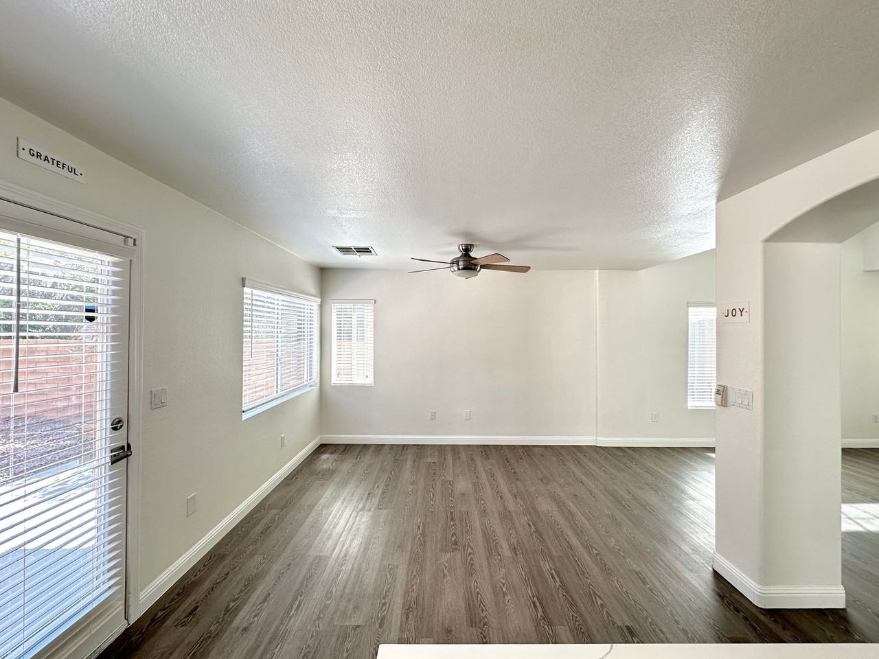11028 Meadow Leaf Ave - Photo 4 of 24