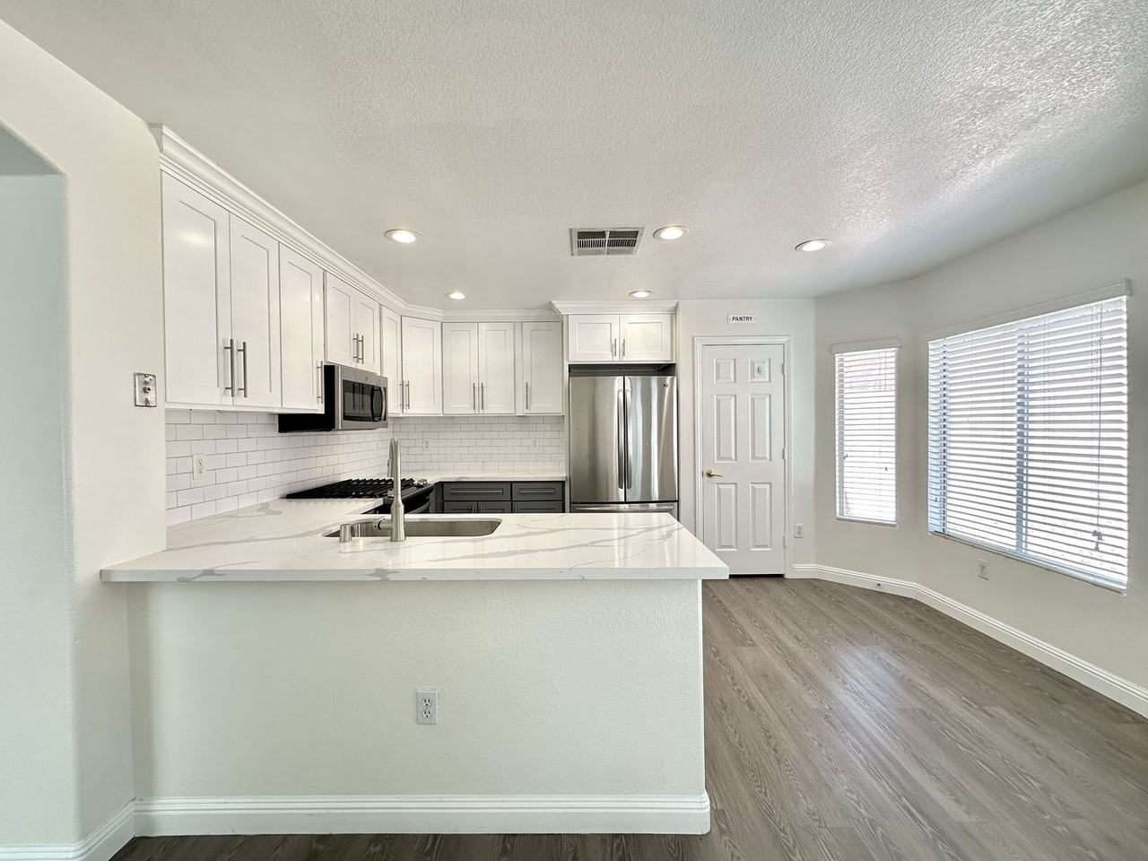 11028 Meadow Leaf Ave - Photo 5 of 24
