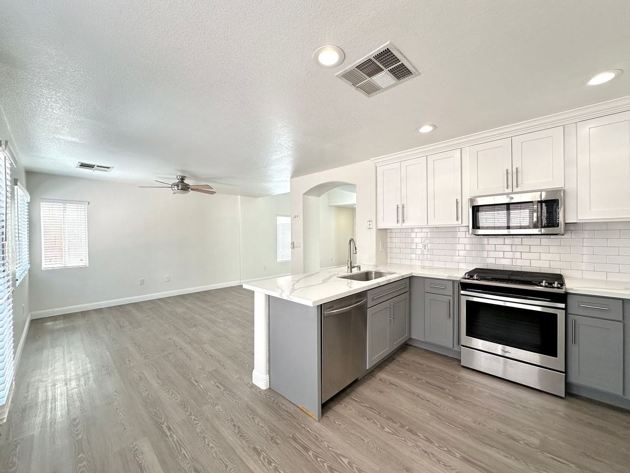11028 Meadow Leaf Ave - Photo 6 of 24