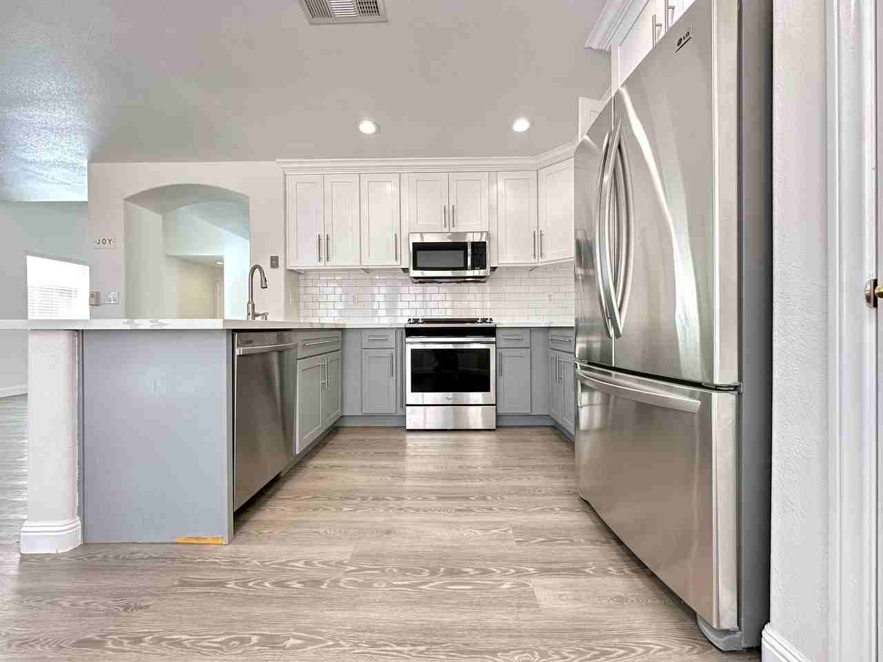 11028 Meadow Leaf Ave - Photo 7 of 24