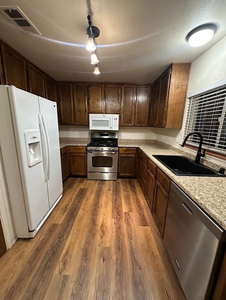 35 Rose Ln - Photo 5 of 16