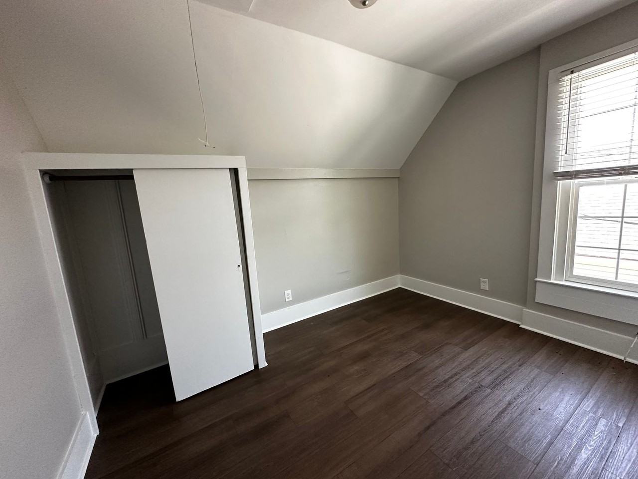 1104 7th Ave Se - Photo 5 of 7