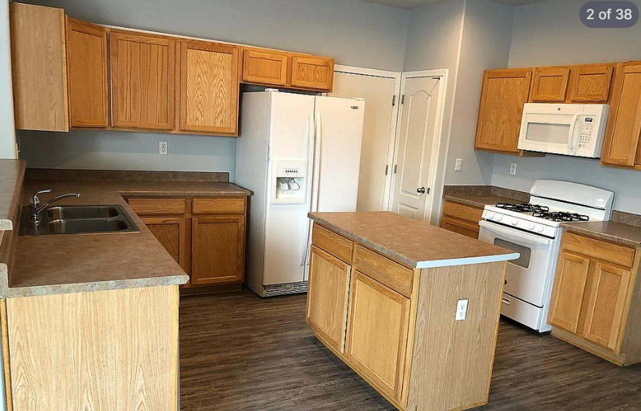 2300 Academic Pl Se - Photo 2 of 18