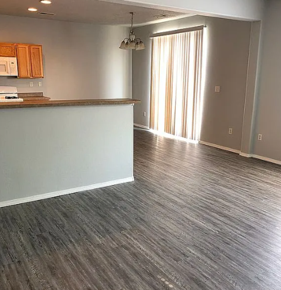 2300 Academic Pl Se - Photo 3 of 18