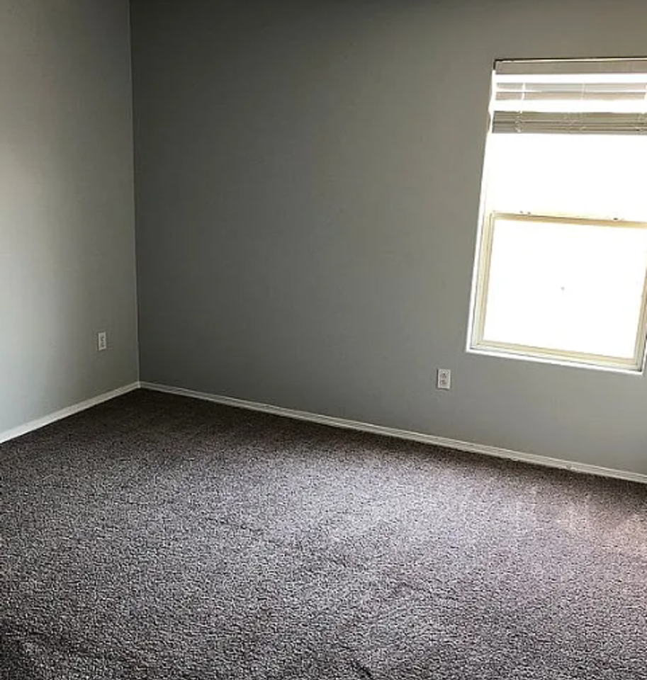 2300 Academic Pl Se - Photo 5 of 18