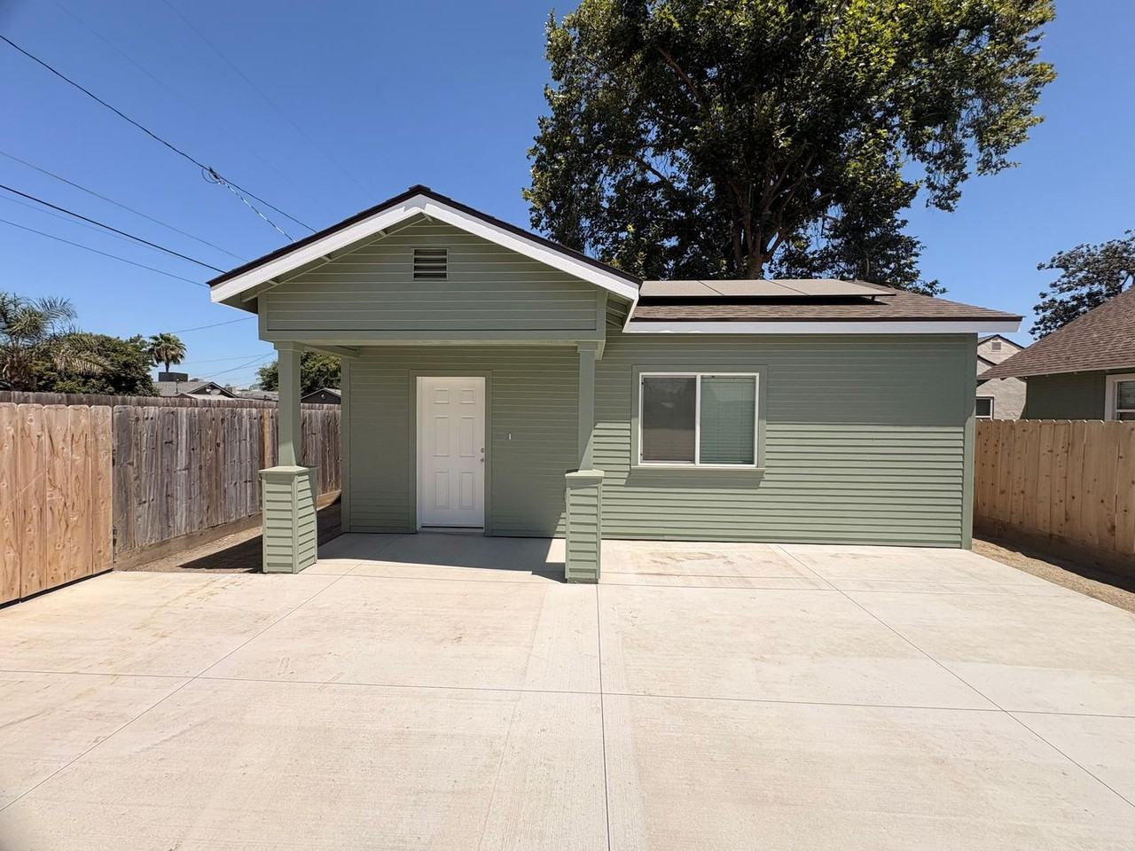 1031 N Highland St - Photo 2 of 6