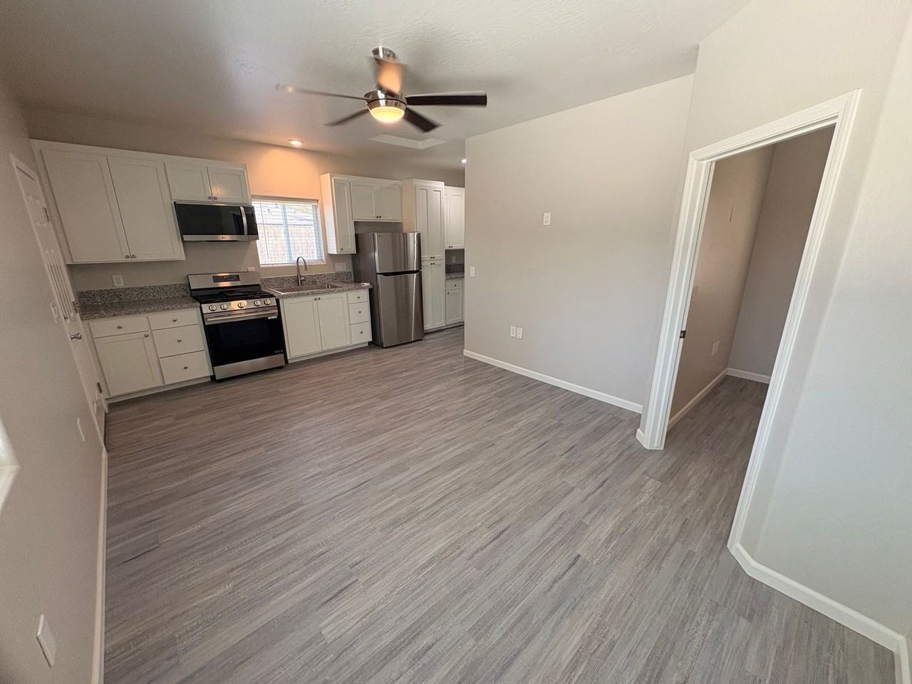 1031 N Highland St - Photo 3 of 6