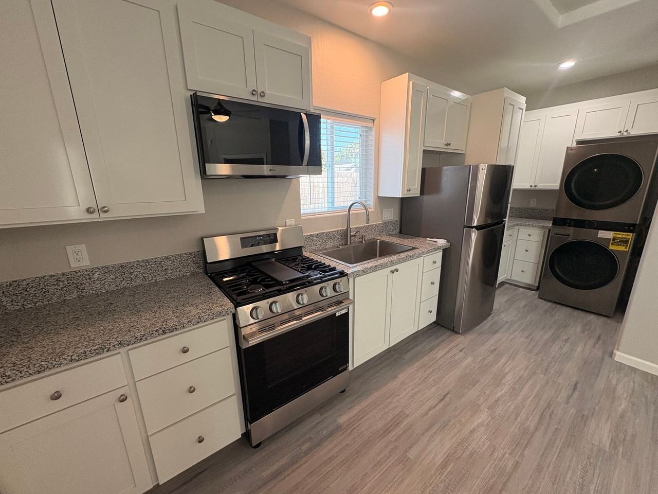 1031 N Highland St - Photo 4 of 6
