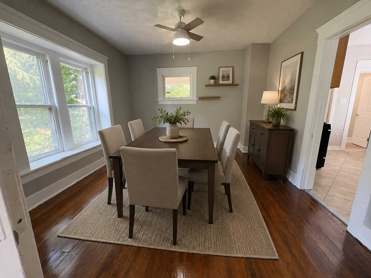 975 Raymond St - Photo 3 of 16