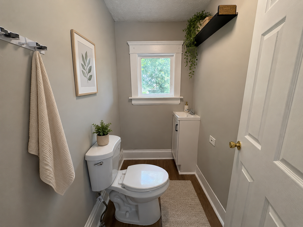 975 Raymond St - Photo 5 of 16