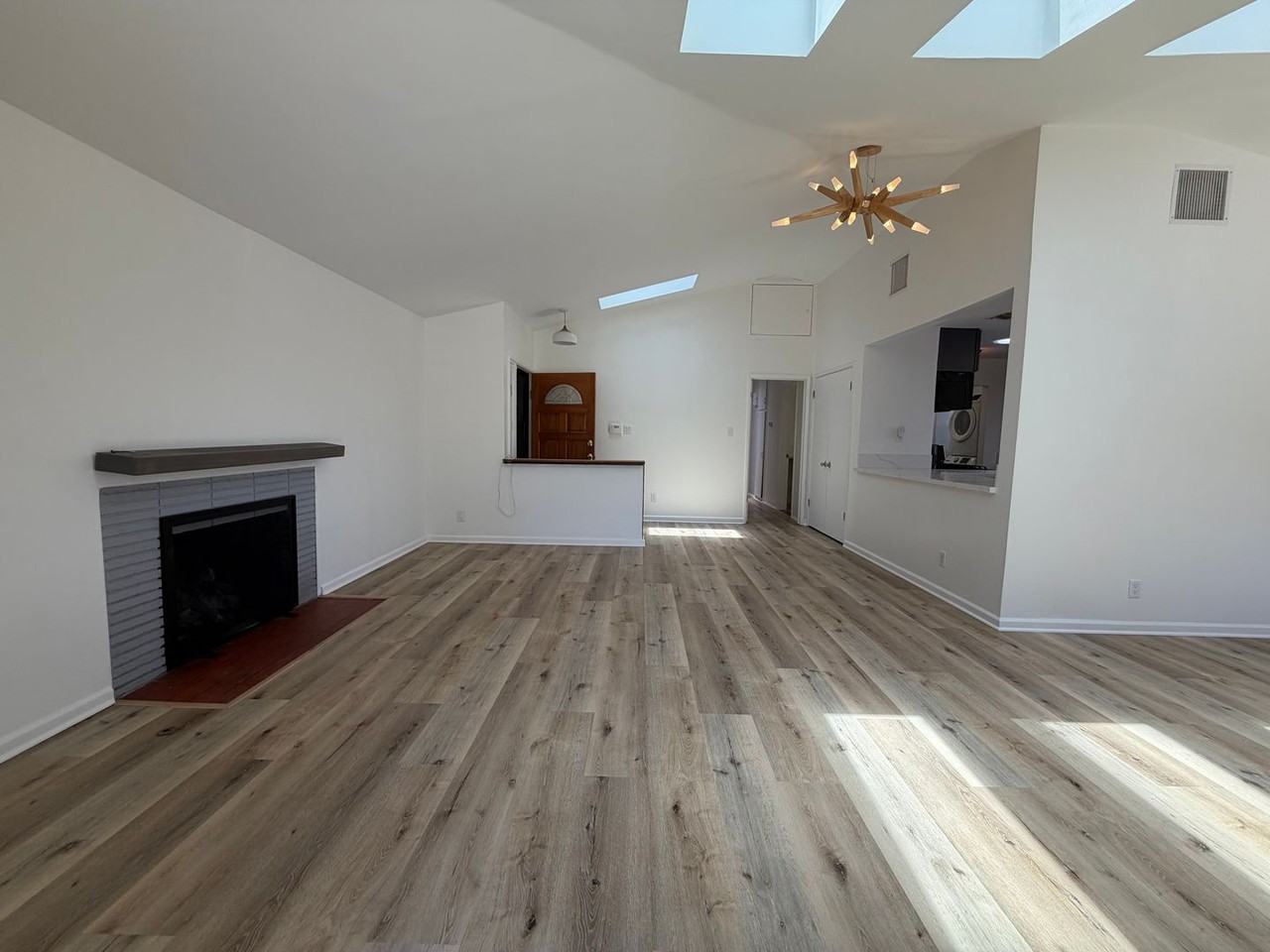 3112 S La Salle Ave - Photo 2 of 17