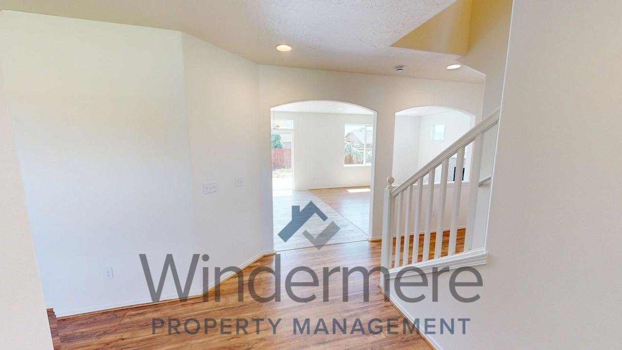 229 Kokanee Dr - Photo 2 of 20