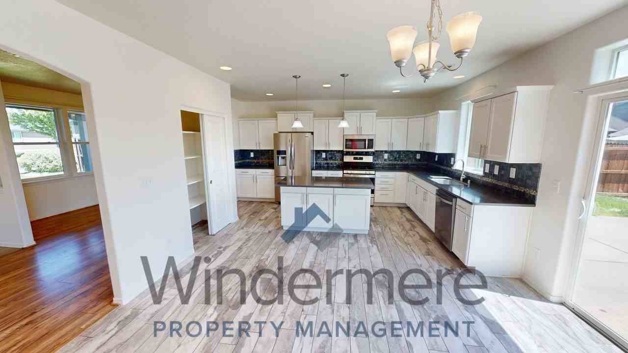 229 Kokanee Dr - Photo 5 of 20